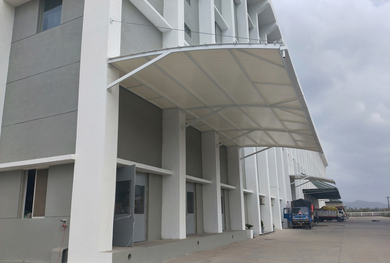 Canopy installation at a commercial building